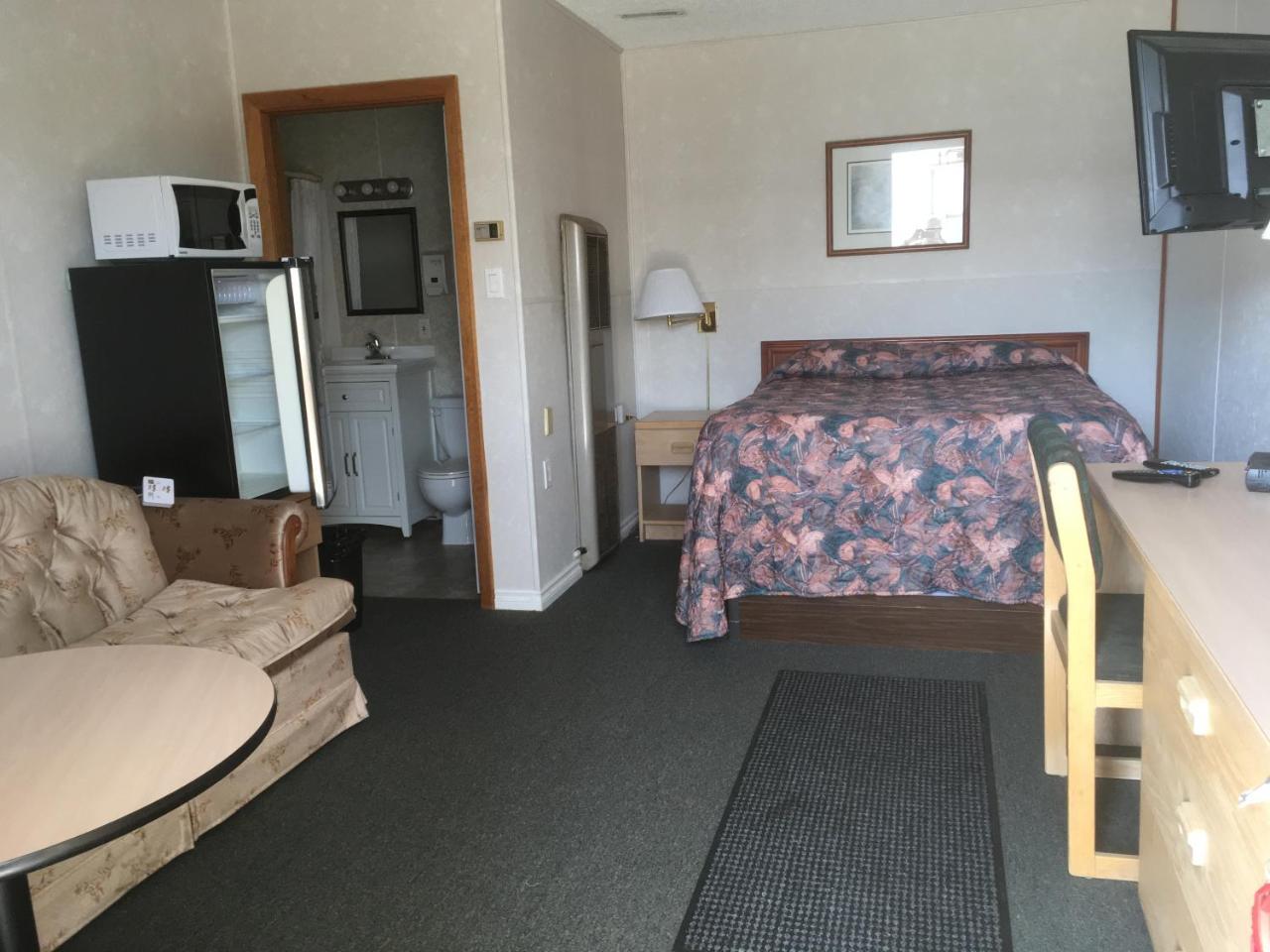 Winkys Motel Estevan Exterior foto